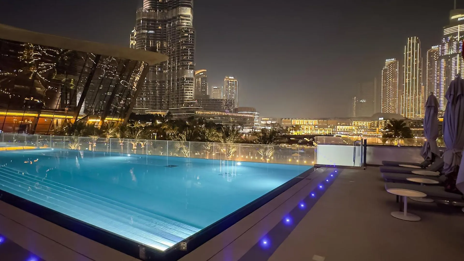 Crown Jewel 2 Bedroom Apartments I Iconic Burj Khalifa And Fountain Views I Free Parking, Gym, Pool, Wi-Fi And Ps5 I By Skyline Serenity Dubaj