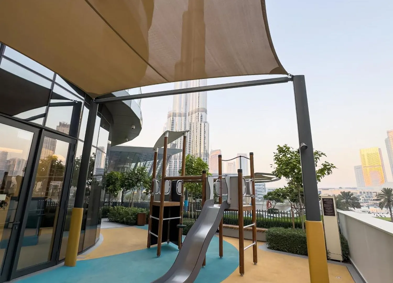 Crown Jewel 2 Bedroom Apartments I Iconic Burj Khalifa And Fountain Views I Free Parking, Gym, Pool, Wi-Fi And Ps5 I By Skyline Serenity Dubaj 0*,