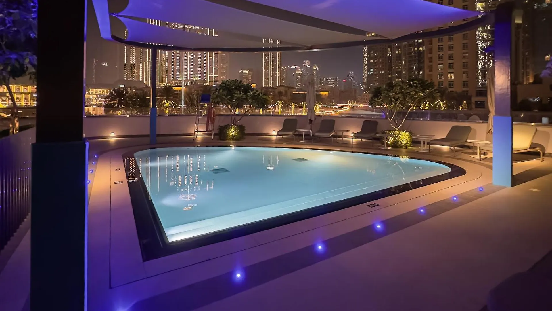Crown Jewel 2 Bedroom Apartments I Iconic Burj Khalifa And Fountain Views I Free Parking, Gym, Pool, Wi-Fi And Ps5 I By Skyline Serenity Dubaj