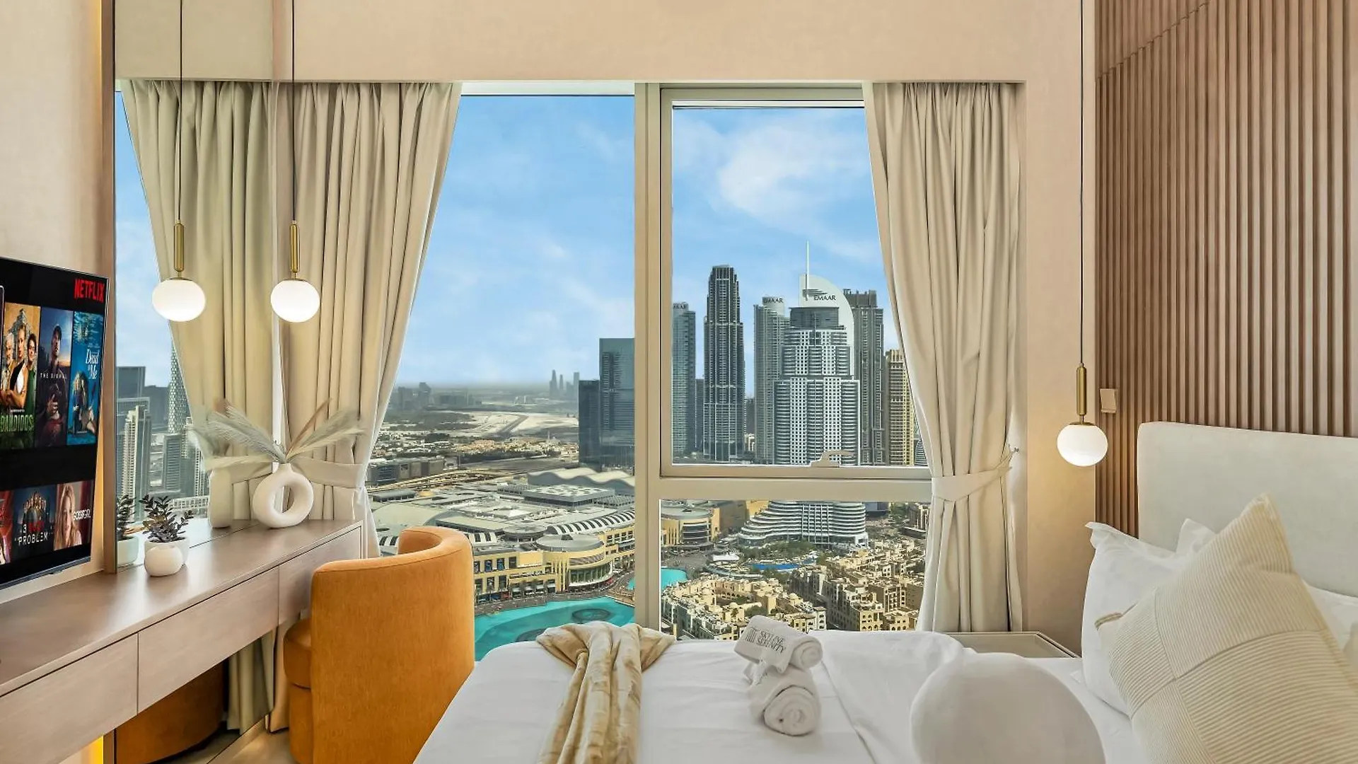 Crown Jewel 2 Bedroom Apartments I Iconic Burj Khalifa And Fountain Views I Free Parking, Gym, Pool, Wi-Fi And Ps5 I By Skyline Serenity Dubaj