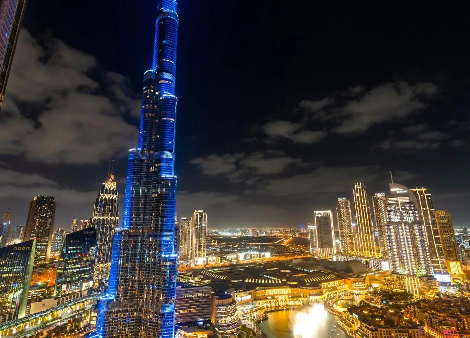 Crown Jewel 2 Bedroom Apartments I Iconic Burj Khalifa And Fountain Views I Free Parking, Gym, Pool, Wi-Fi And Ps5 I By Skyline Serenity Dubaj