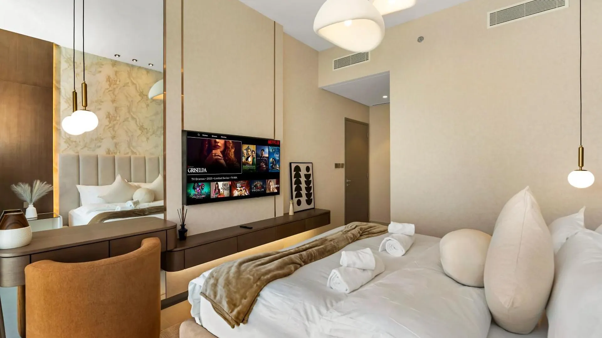 Crown Jewel 2 Bedroom Apartments I Iconic Burj Khalifa And Fountain Views I Free Parking, Gym, Pool, Wi-Fi And Ps5 I By Skyline Serenity Dubaj
