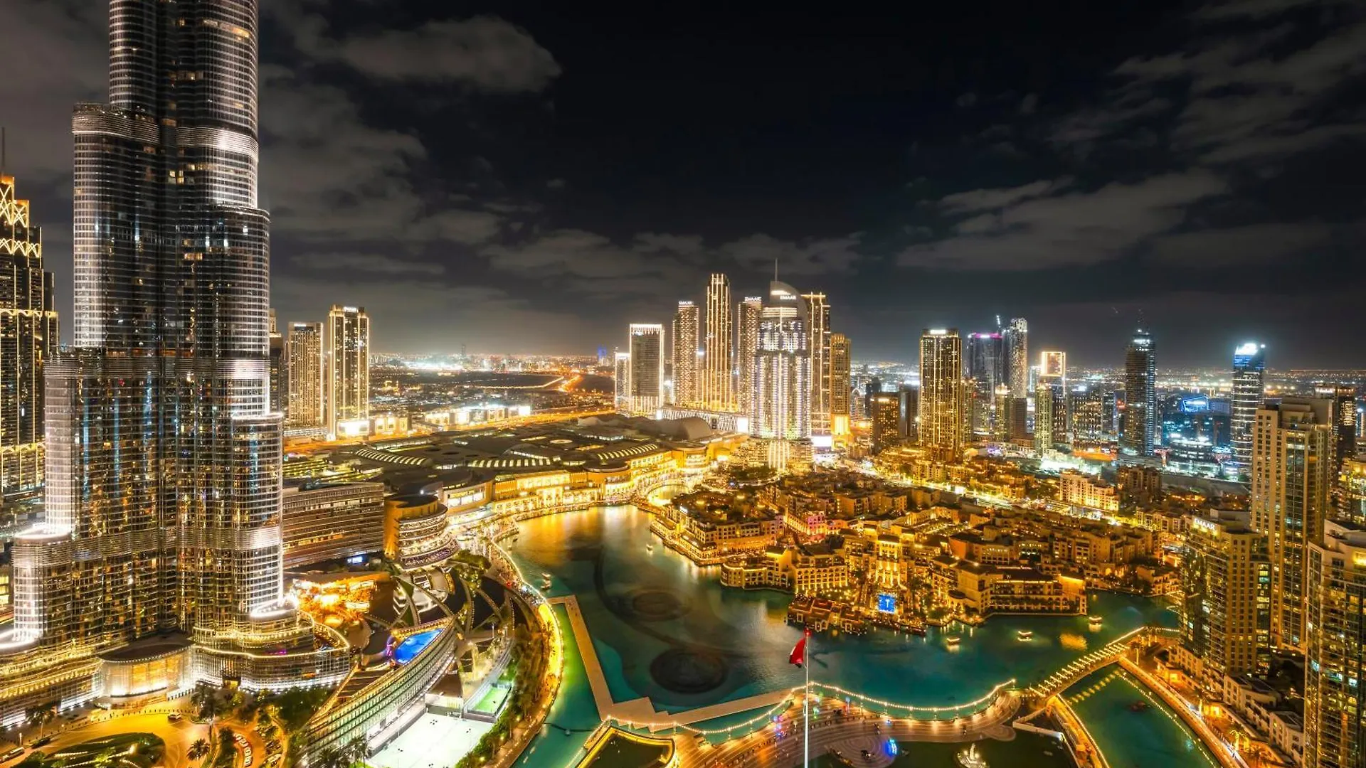 Crown Jewel 2 Bedroom Apartments I Iconic Burj Khalifa And Fountain Views I Free Parking, Gym, Pool, Wi-Fi And Ps5 I By Skyline Serenity Dubaj