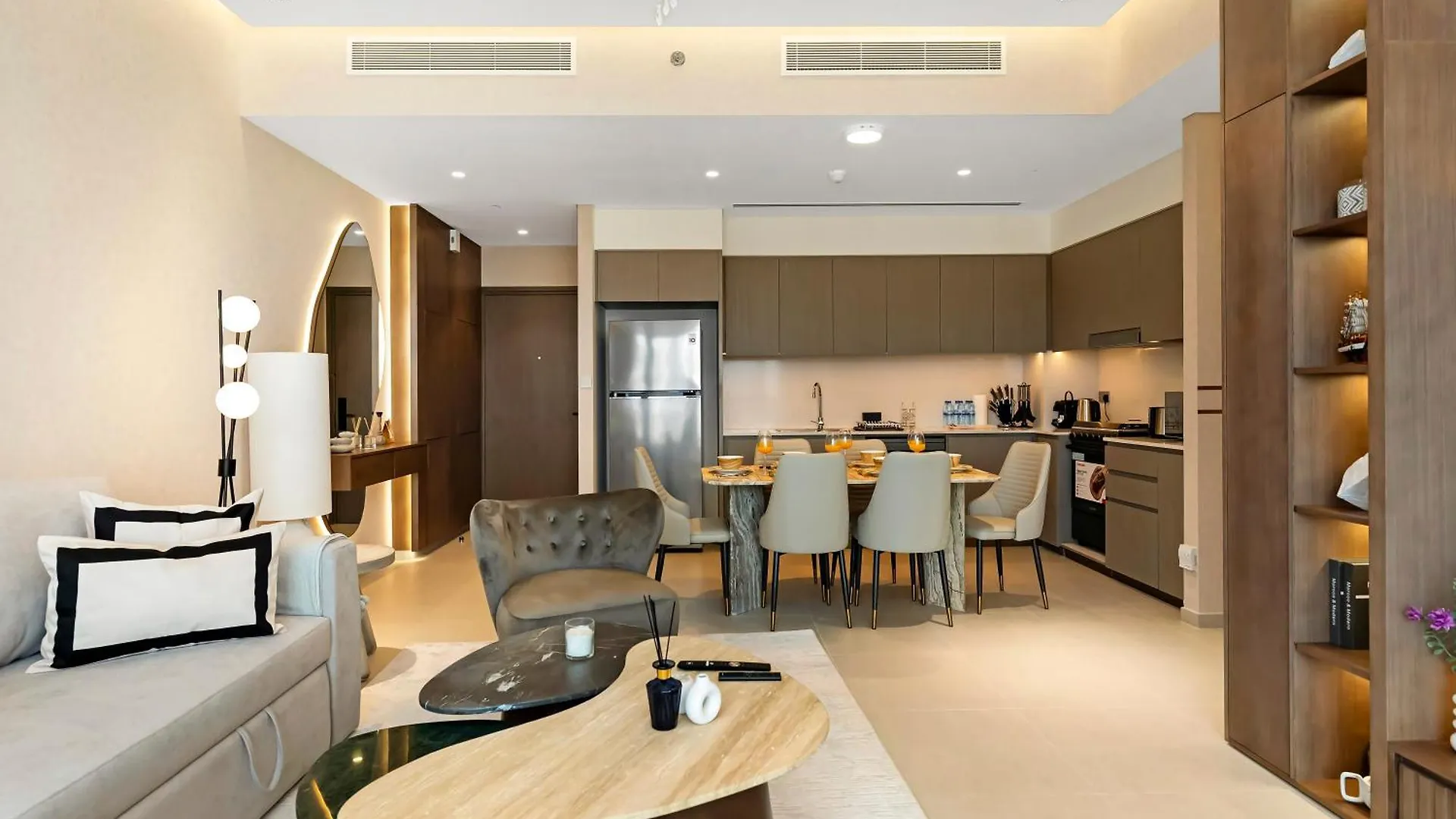 Crown Jewel 2 Bedroom Apartments I Iconic Burj Khalifa And Fountain Views I Free Parking, Gym, Pool, Wi-Fi And Ps5 I By Skyline Serenity Dubaj 0*,  Spojené arabské emiráty