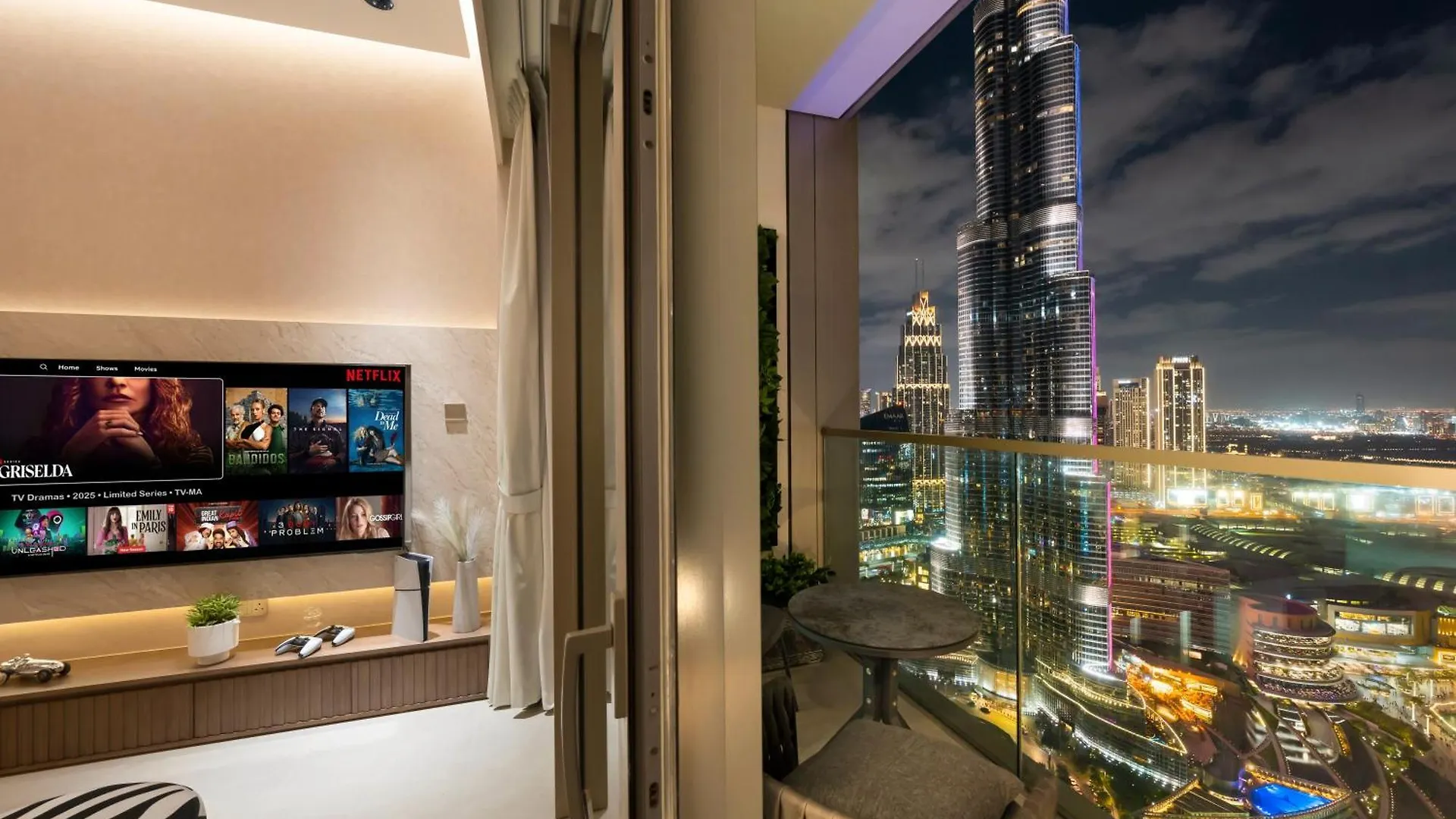 Crown Jewel 2 Bedroom Apartments I Iconic Burj Khalifa And Fountain Views I Free Parking, Gym, Pool, Wi-Fi And Ps5 I By Skyline Serenity Dubaj
