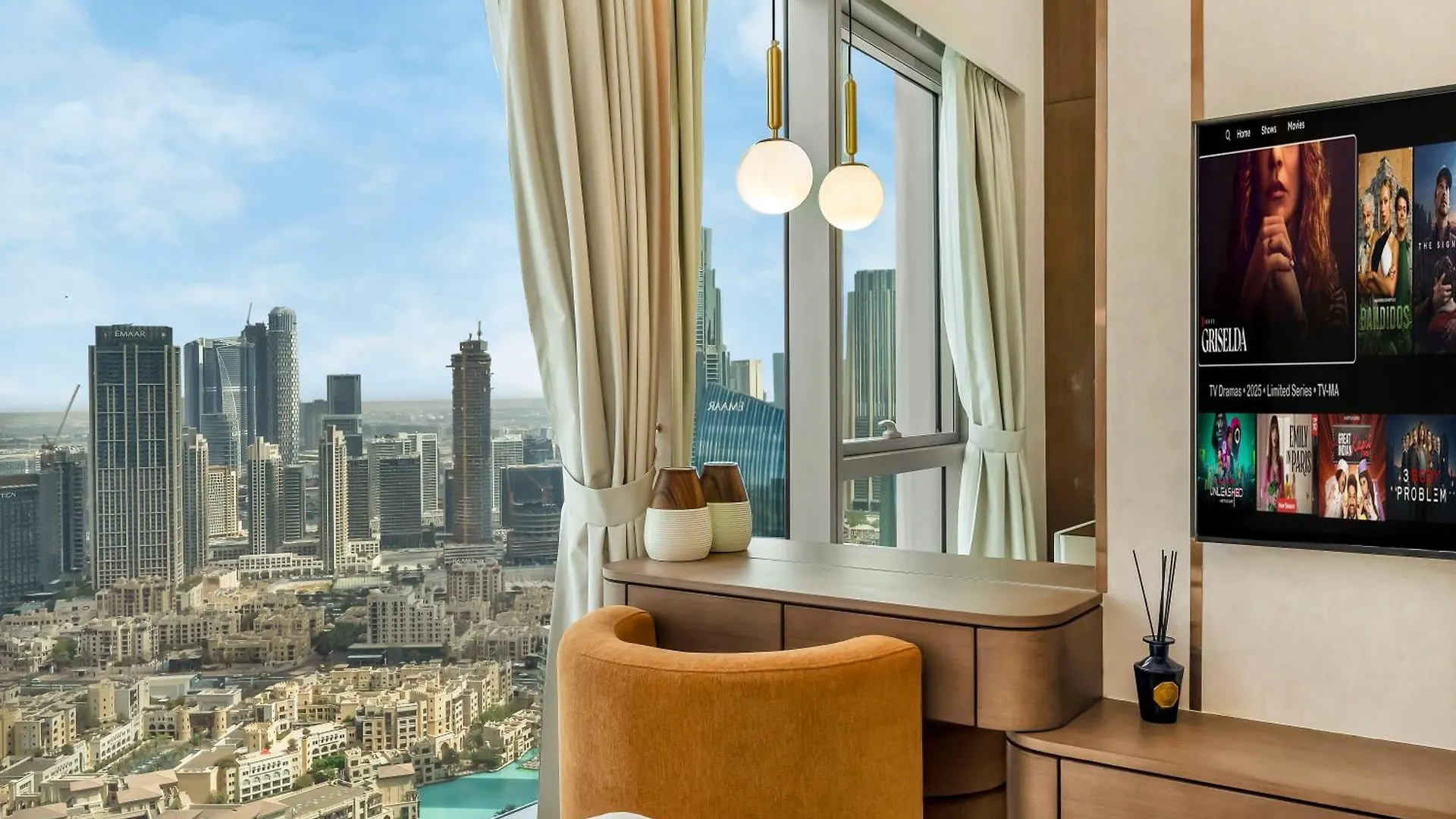 Crown Jewel 2 Bedroom Apartments I Iconic Burj Khalifa And Fountain Views I Free Parking, Gym, Pool, Wi-Fi And Ps5 I By Skyline Serenity Dubaj
