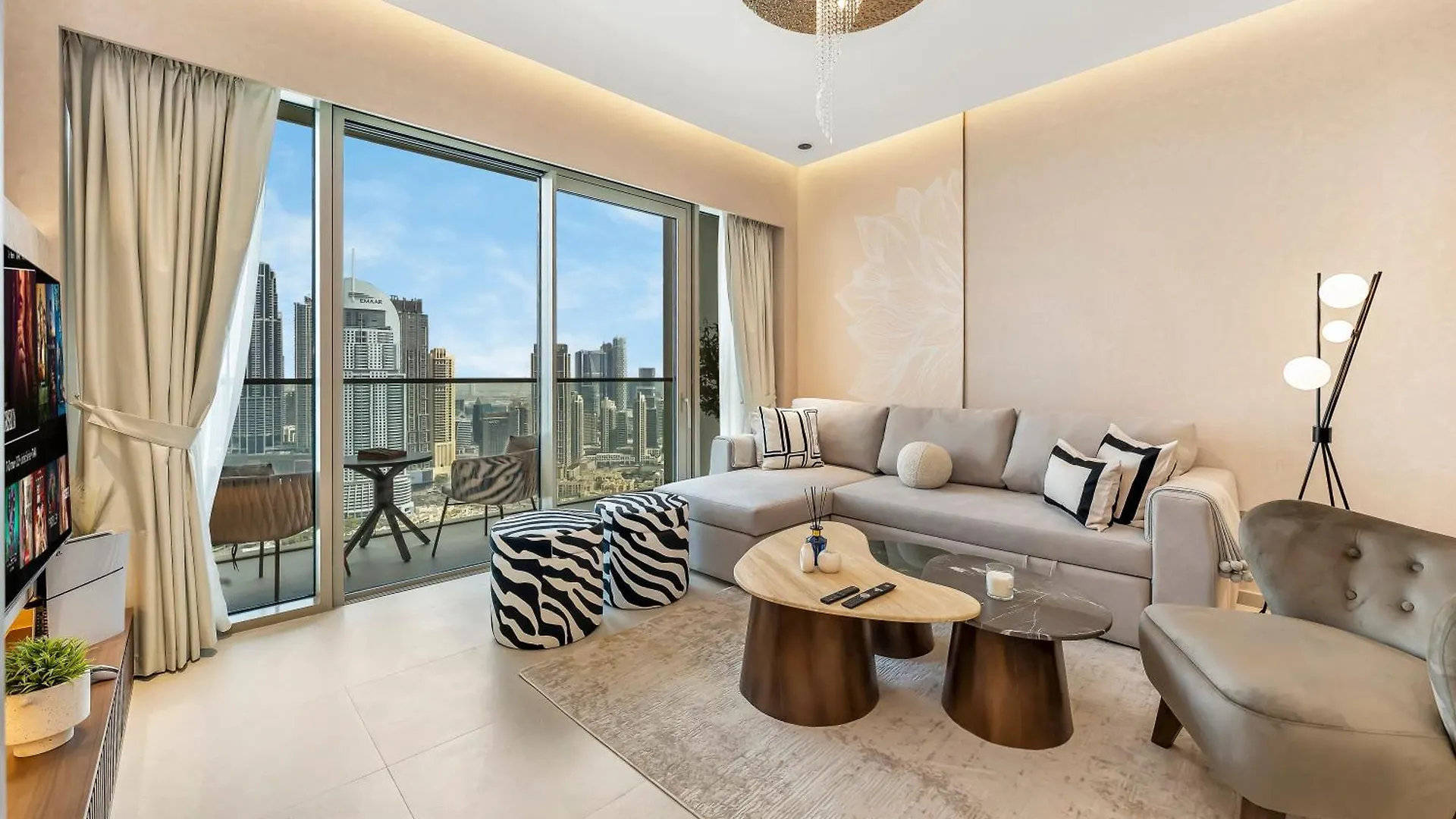 Crown Jewel 2 Bedroom Apartments I Iconic Burj Khalifa And Fountain Views I Free Parking, Gym, Pool, Wi-Fi And Ps5 I By Skyline Serenity Dubaj 0*,  Spojené arabské emiráty
