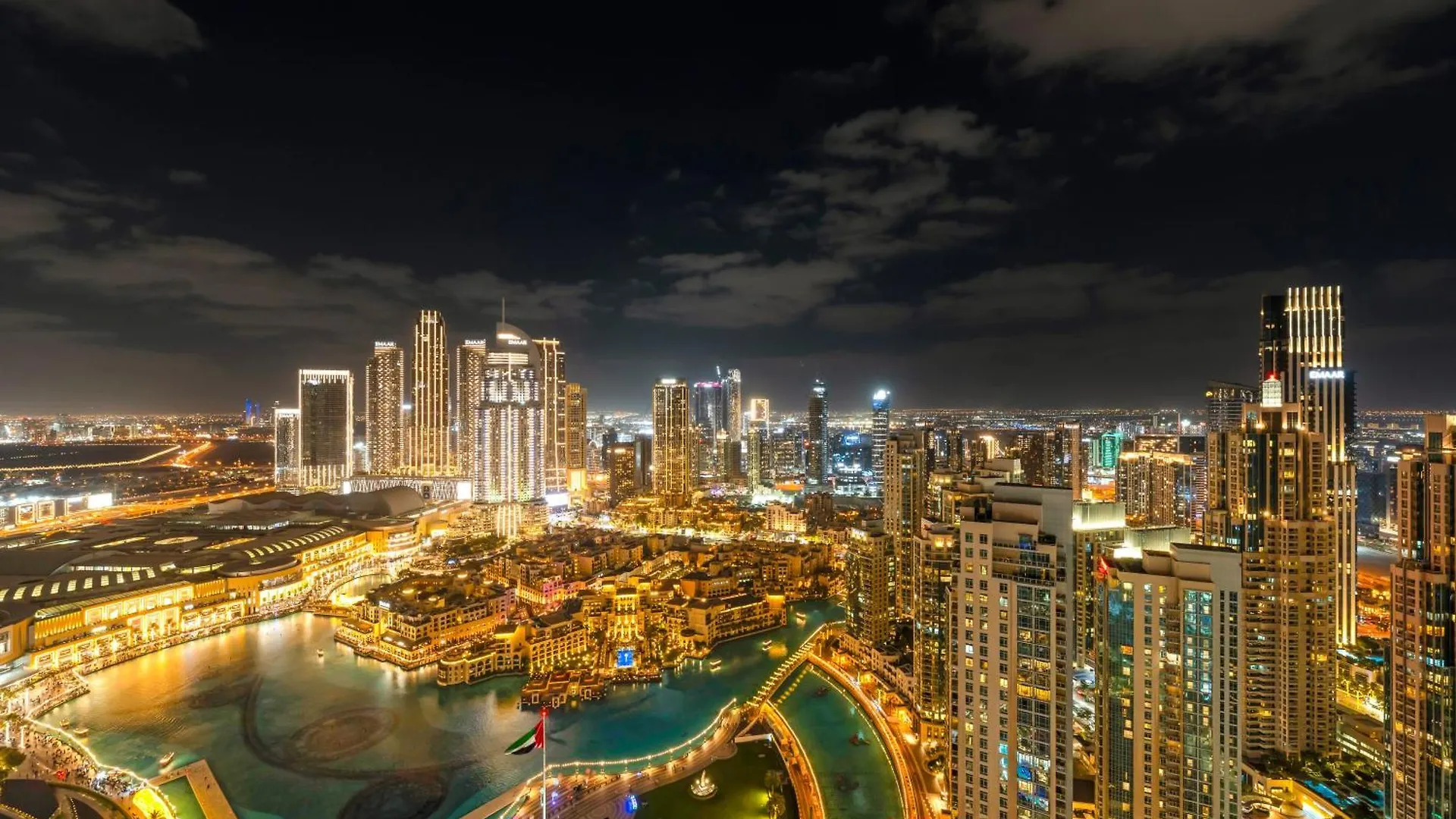 Crown Jewel 2 Bedroom Apartments I Iconic Burj Khalifa And Fountain Views I Free Parking, Gym, Pool, Wi-Fi And Ps5 I By Skyline Serenity Dubaj 0*,