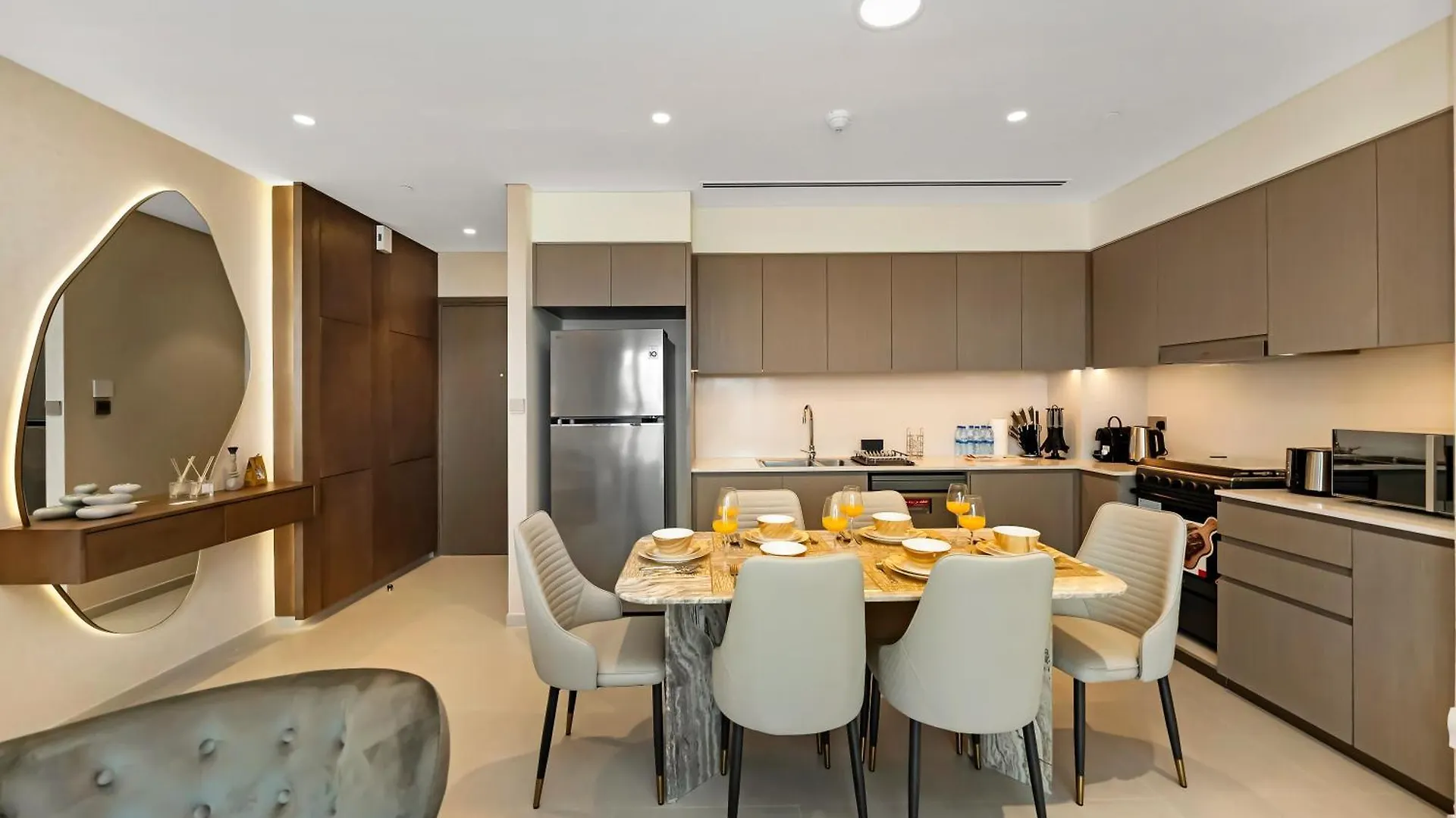 Crown Jewel 2 Bedroom Apartments I Iconic Burj Khalifa And Fountain Views I Free Parking, Gym, Pool, Wi-Fi And Ps5 I By Skyline Serenity Dubaj